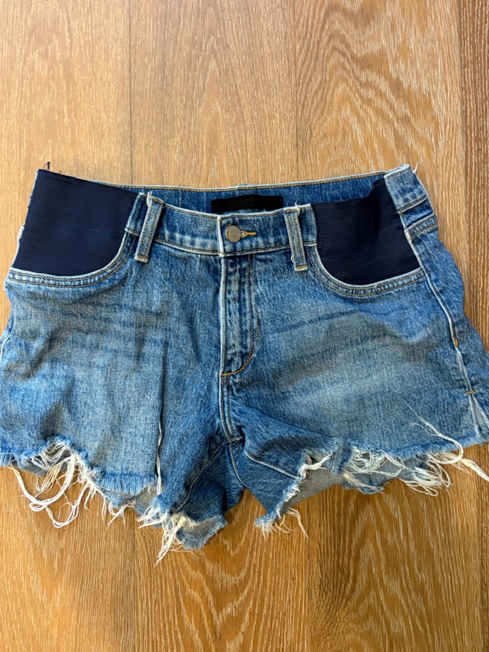Joe's maternity Jean shorts Ozzie size 26